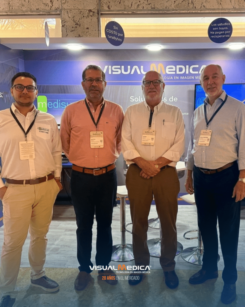 Equipo VisualMedica en el stand del congreso ICR CCR 2026 Cartagena Colombia presentando soluciones PACS y RIS